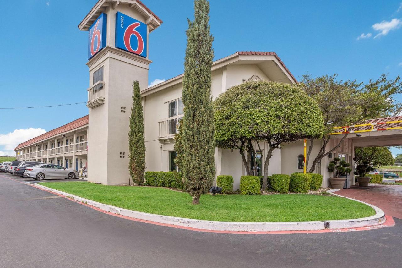 Motel 6-Dallas, Tx - Market Center Εξωτερικό φωτογραφία