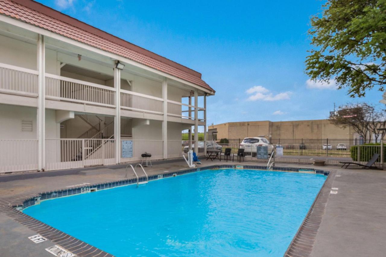 Motel 6-Dallas, Tx - Market Center Εξωτερικό φωτογραφία