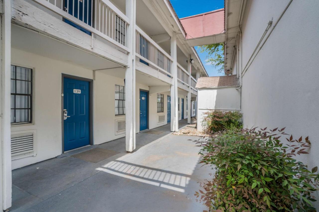 Motel 6-Dallas, Tx - Market Center Εξωτερικό φωτογραφία