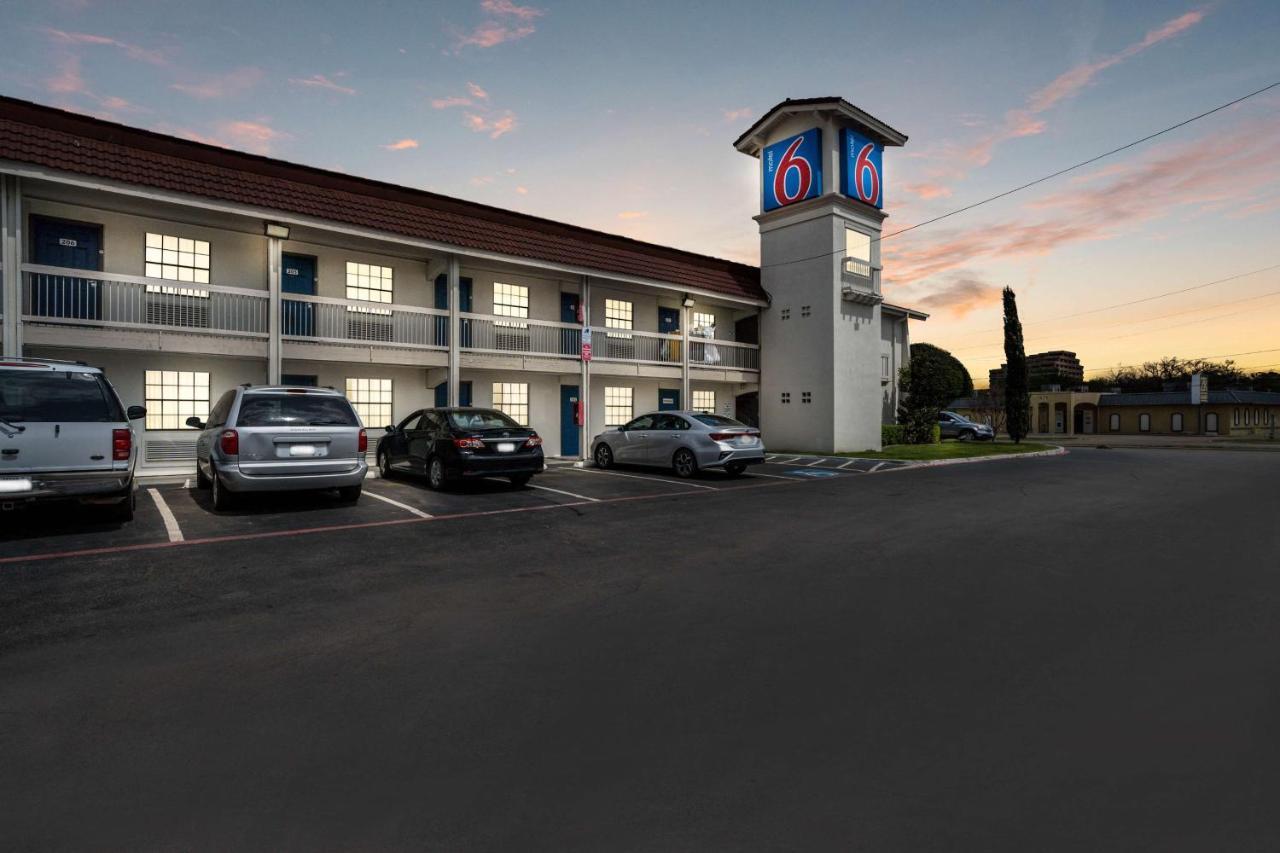 Motel 6-Dallas, Tx - Market Center Εξωτερικό φωτογραφία
