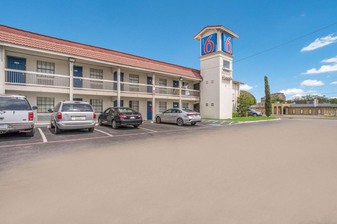 Motel 6-Dallas, Tx - Market Center Εξωτερικό φωτογραφία