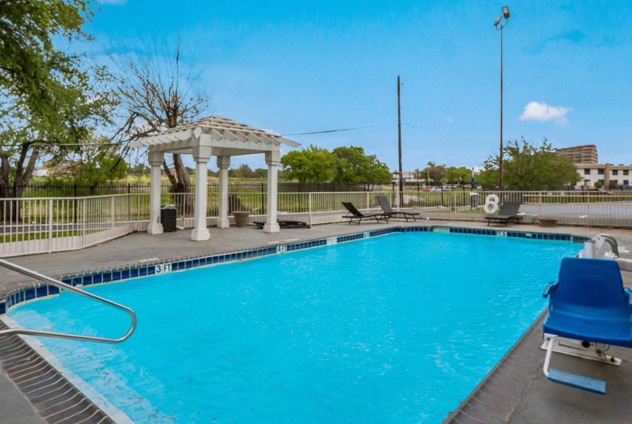 Motel 6-Dallas, Tx - Market Center Εξωτερικό φωτογραφία