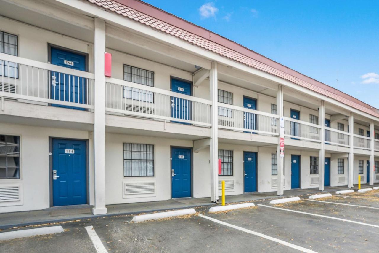 Motel 6-Dallas, Tx - Market Center Εξωτερικό φωτογραφία