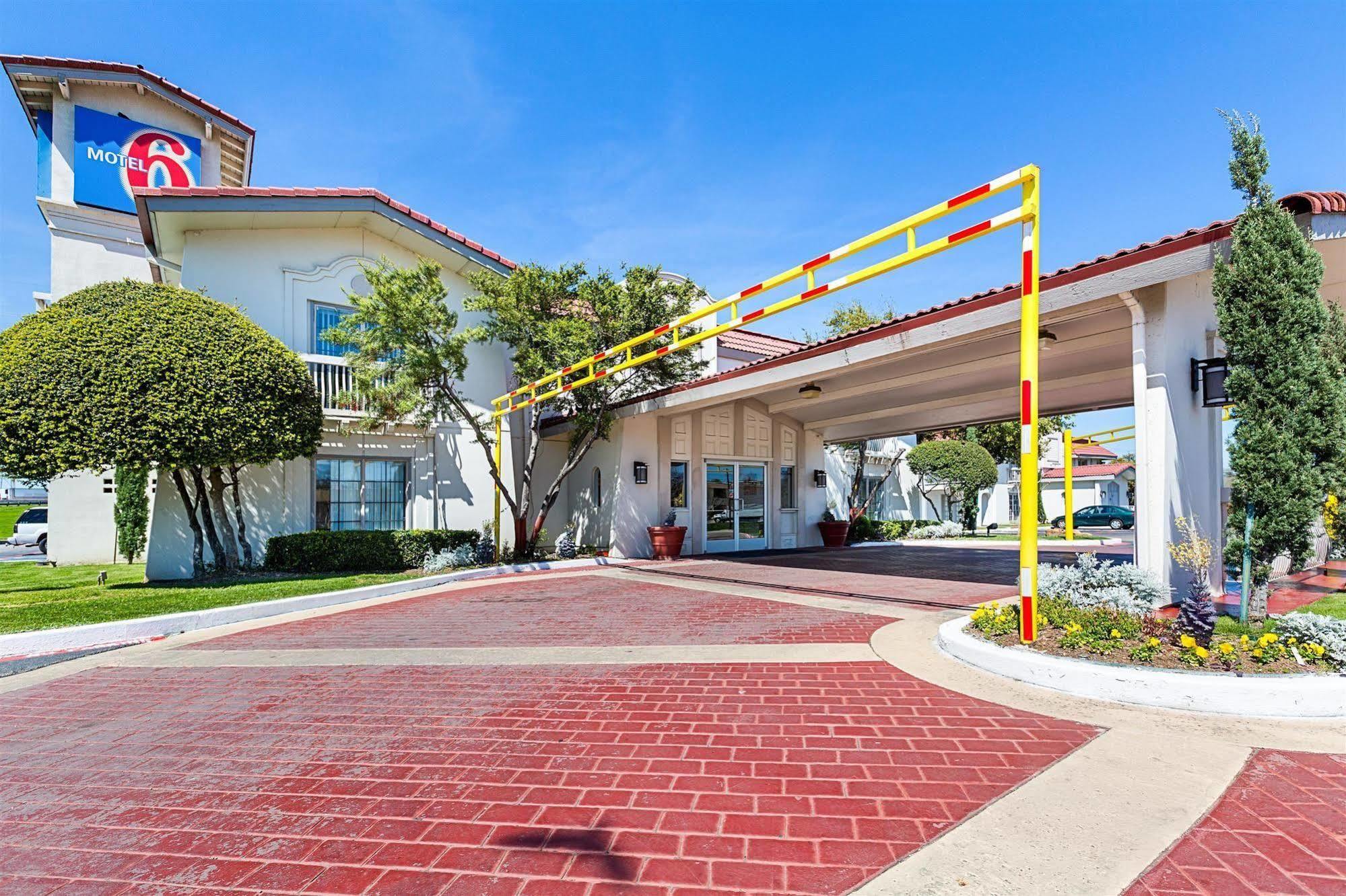 Motel 6-Dallas, Tx - Market Center Εξωτερικό φωτογραφία