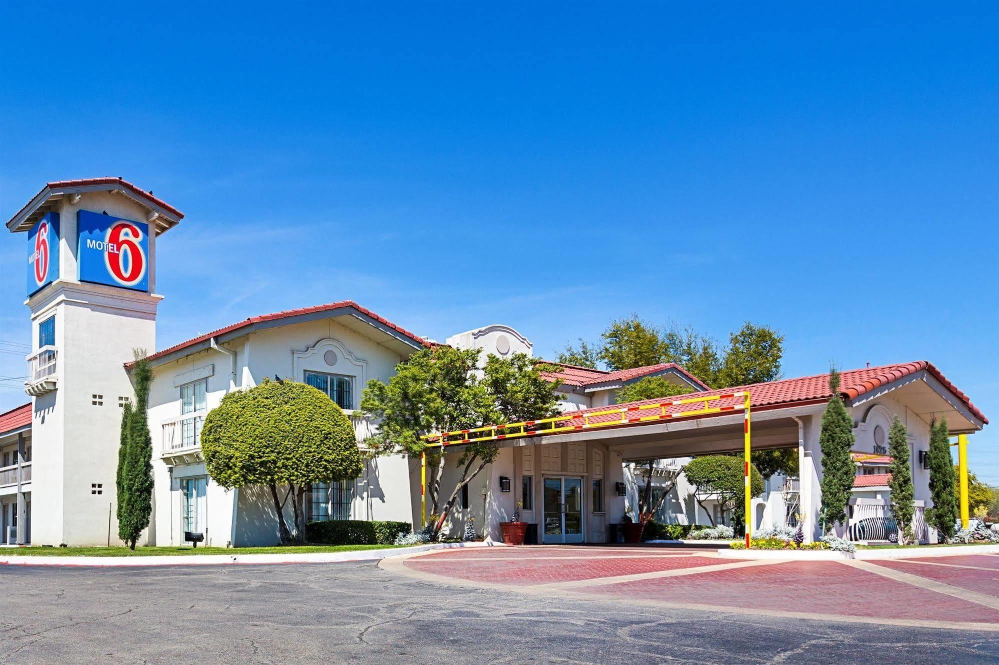 Motel 6-Dallas, Tx - Market Center Εξωτερικό φωτογραφία