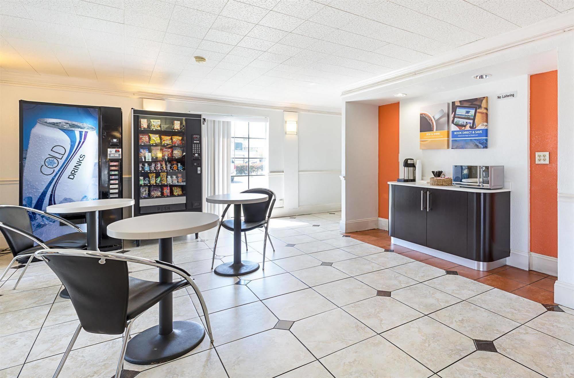 Motel 6-Dallas, Tx - Market Center Εξωτερικό φωτογραφία
