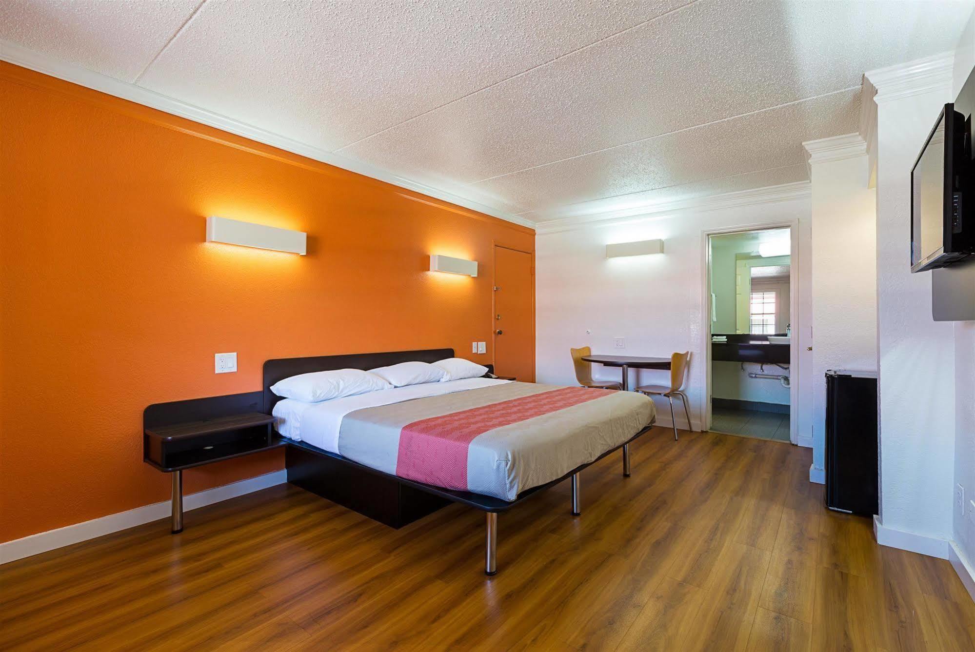 Motel 6-Dallas, Tx - Market Center Εξωτερικό φωτογραφία
