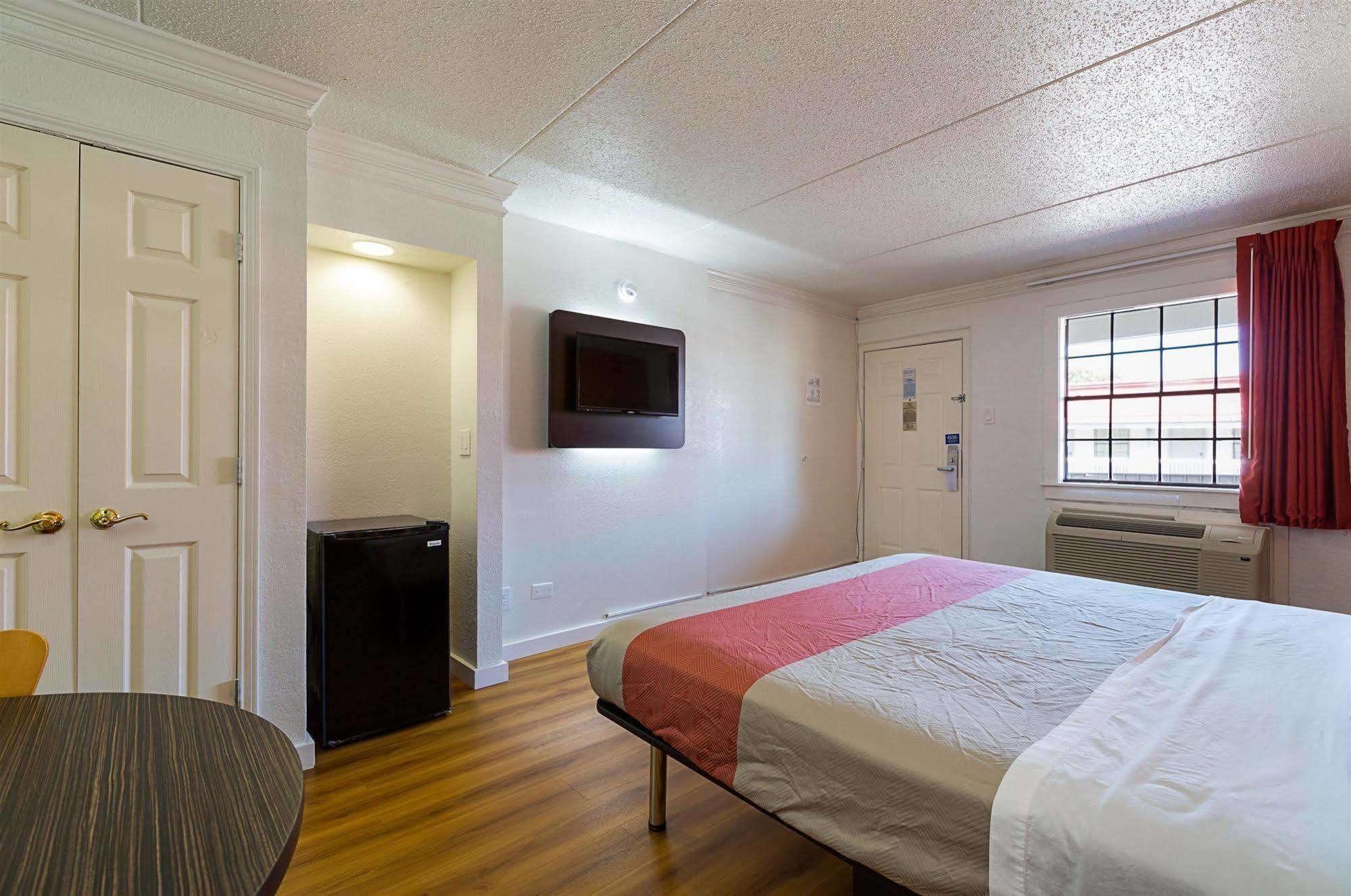 Motel 6-Dallas, Tx - Market Center Εξωτερικό φωτογραφία