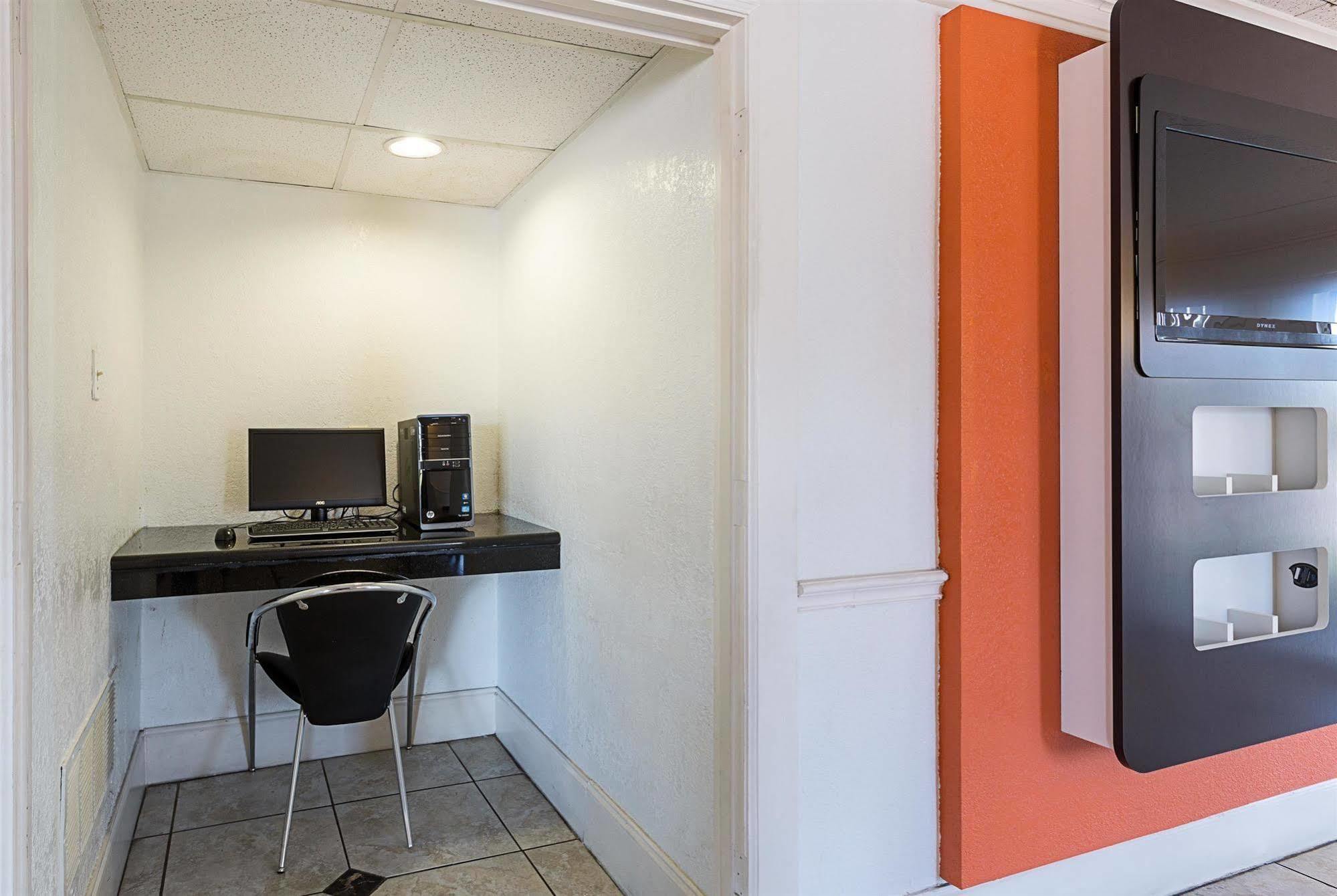 Motel 6-Dallas, Tx - Market Center Εξωτερικό φωτογραφία