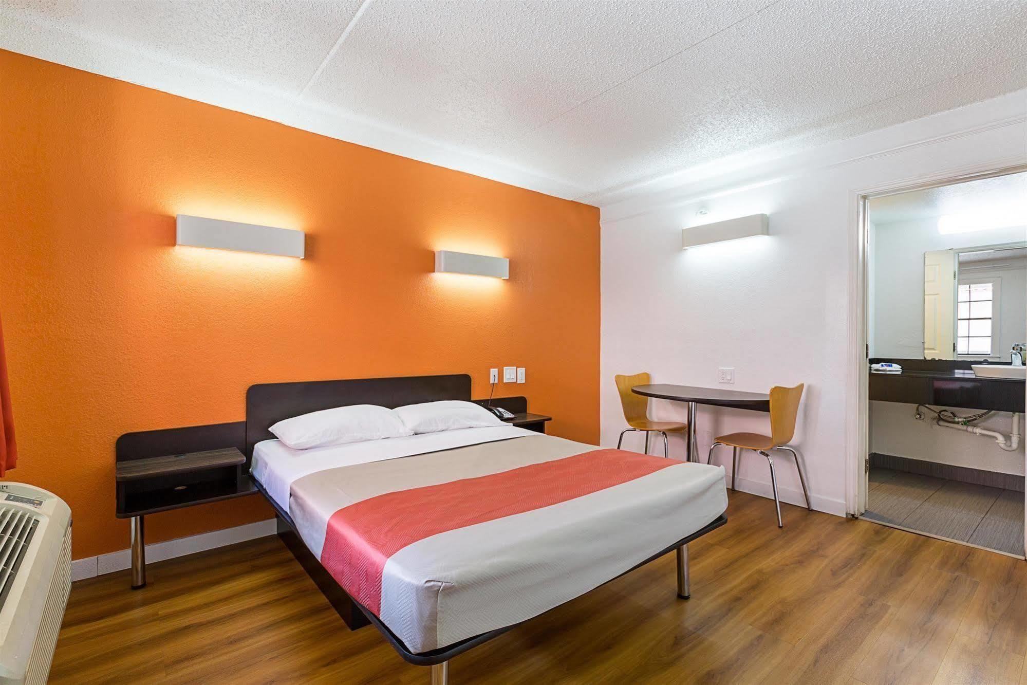 Motel 6-Dallas, Tx - Market Center Εξωτερικό φωτογραφία