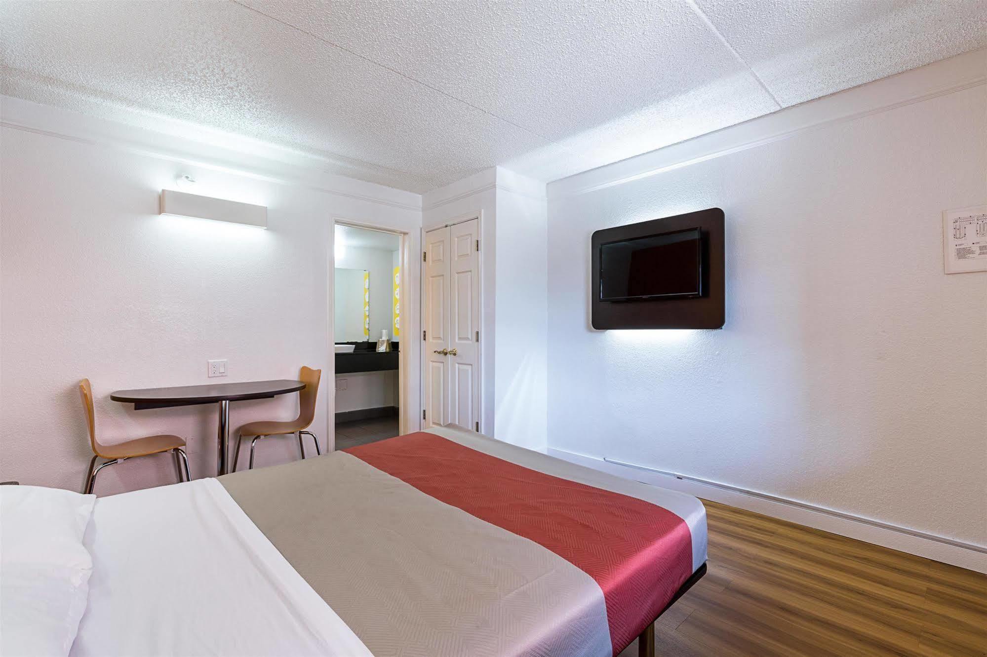 Motel 6-Dallas, Tx - Market Center Εξωτερικό φωτογραφία