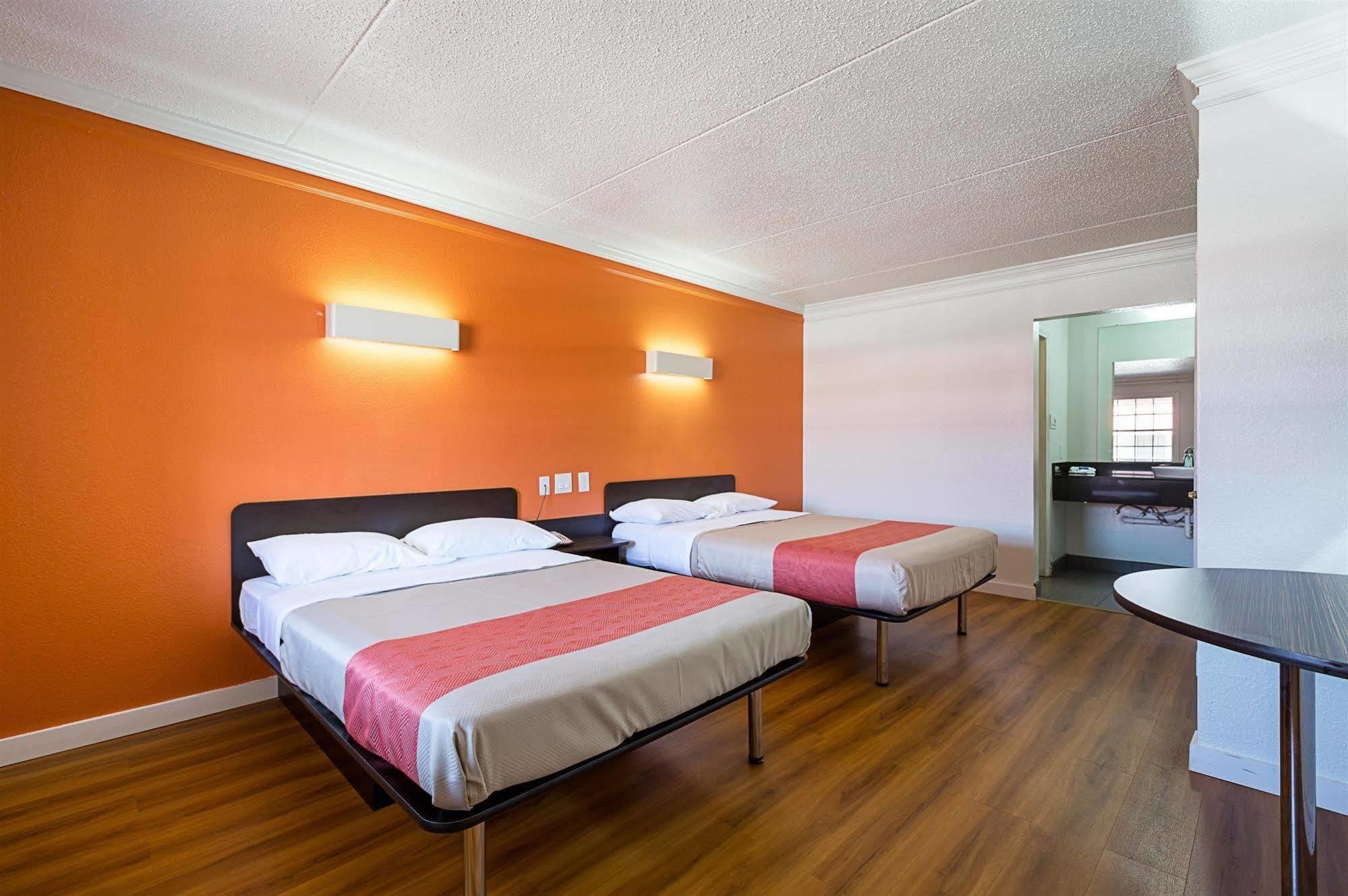 Motel 6-Dallas, Tx - Market Center Εξωτερικό φωτογραφία