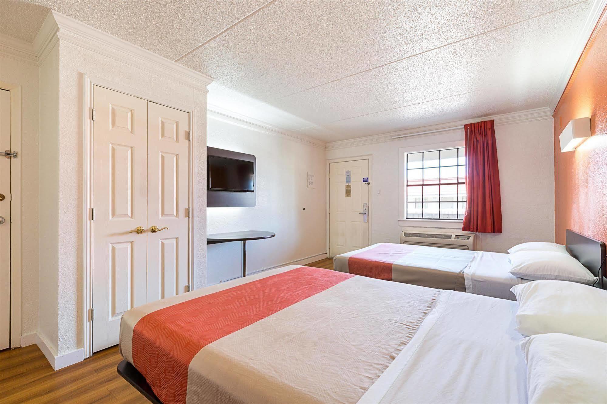 Motel 6-Dallas, Tx - Market Center Εξωτερικό φωτογραφία