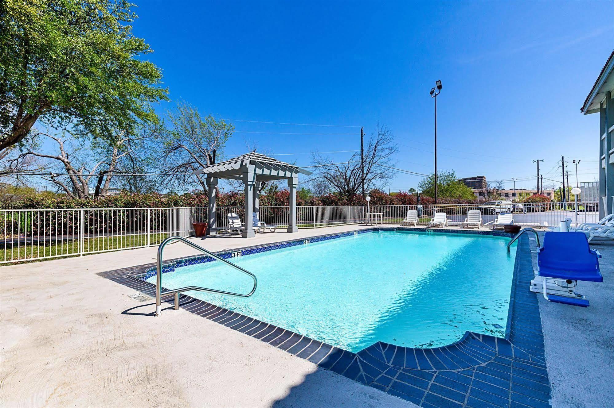 Motel 6-Dallas, Tx - Market Center Εξωτερικό φωτογραφία